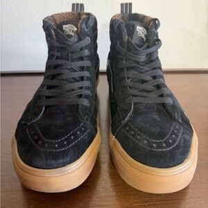 Like New, Men’s Vans Sk8-Hi MTE-1 Hiking Boots, Suede, Black & Gum, Men Size 9